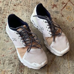 ON Running Women's Cloudstratus 8.5